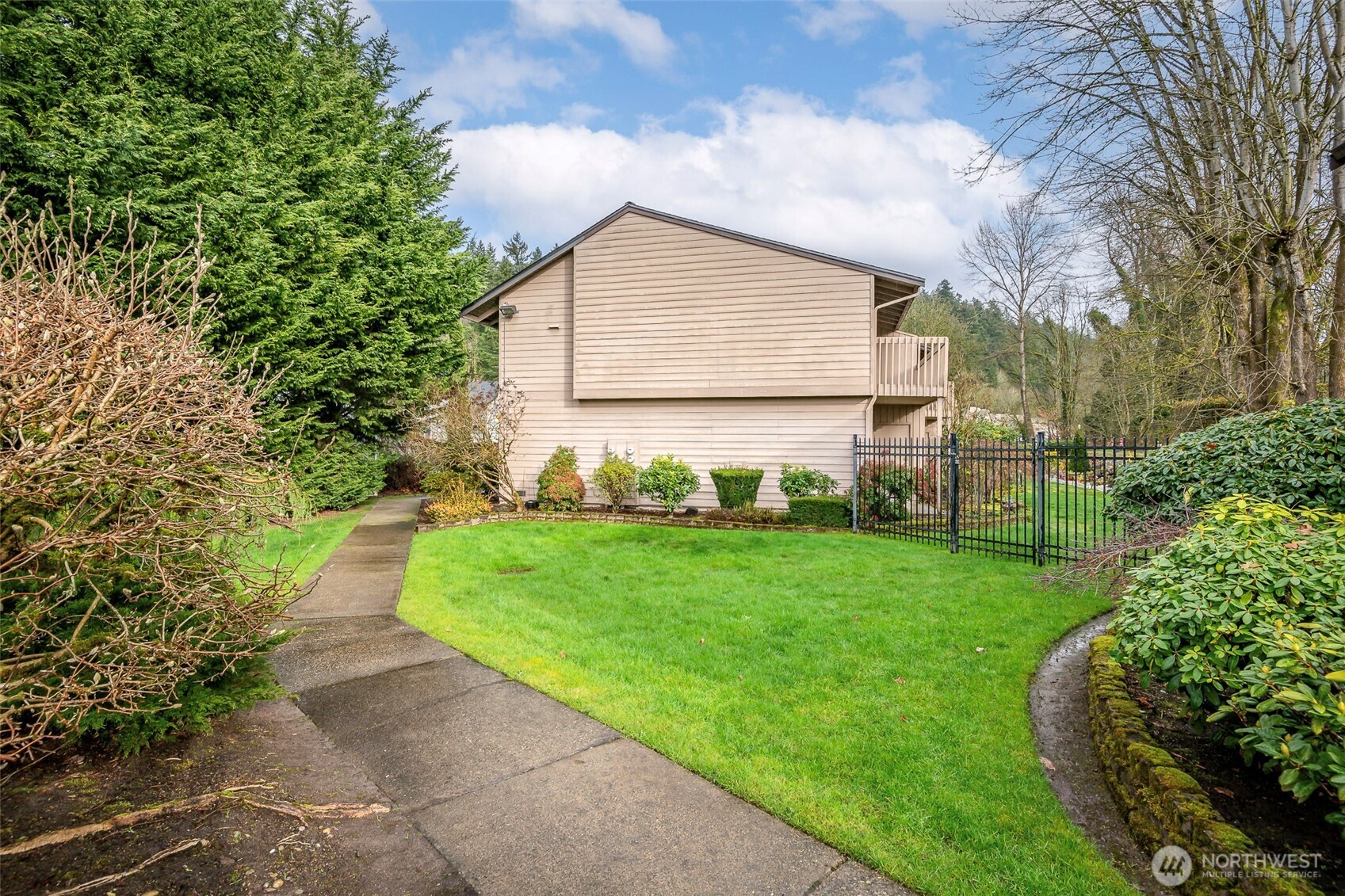 8521 South 259th Street, Unit B15 Kent, WA 98030 - Photo 24 of 24 a view of a back yard of the house