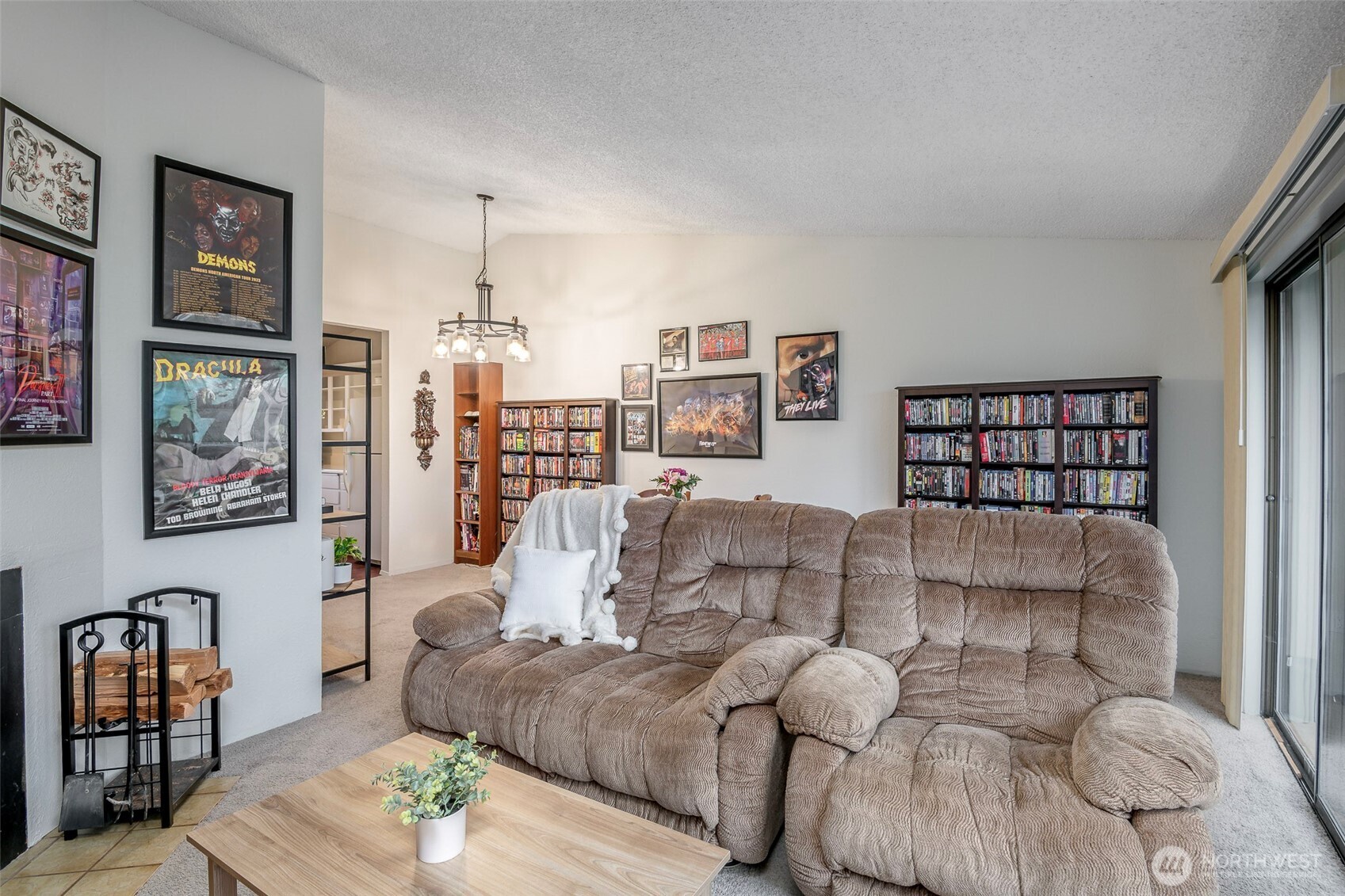 8521 South 259th Street, Unit B15 Kent, WA 98030 - Photo 6 of 24 a living room with furniture and a couch