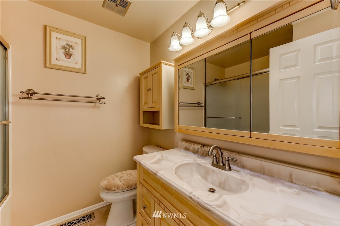 1922 Beacon Way Southeast Renton, WA 98058 - Photo 14 of 25
