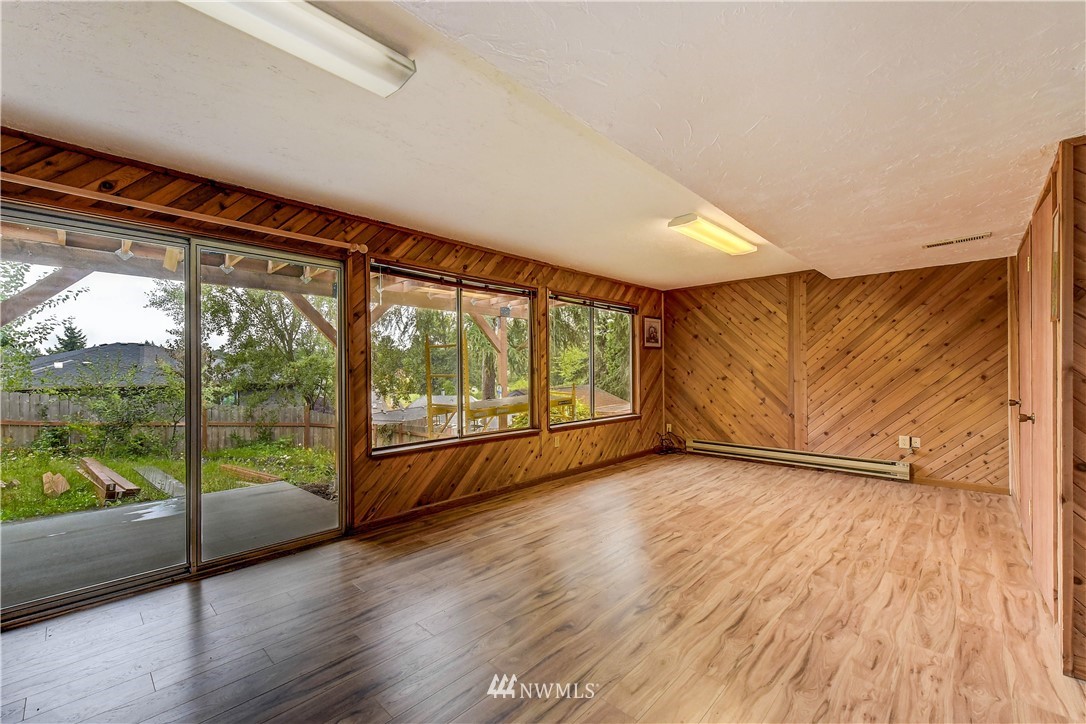 1922 Beacon Way Southeast Renton, WA 98058 - Photo 16 of 25