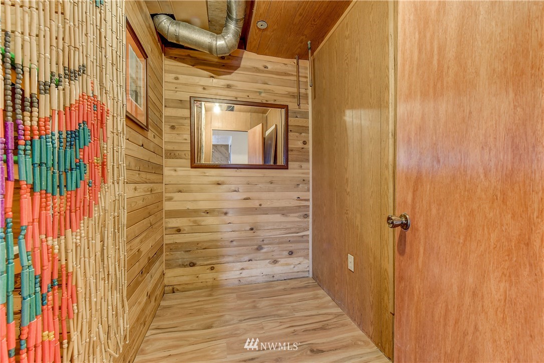 1922 Beacon Way Southeast Renton, WA 98058 - Photo 17 of 25