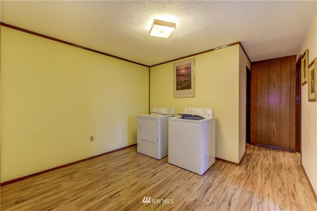1922 Beacon Way Southeast Renton, WA 98058 - Photo 19 of 25
