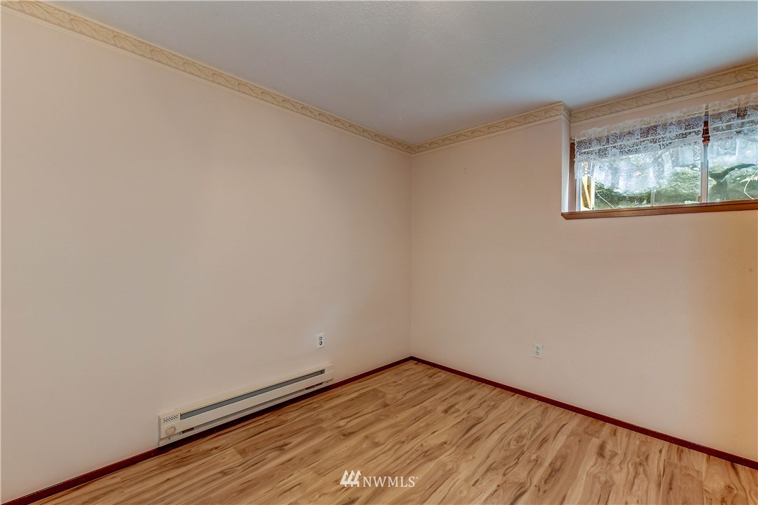 1922 Beacon Way Southeast Renton, WA 98058 - Photo 20 of 25