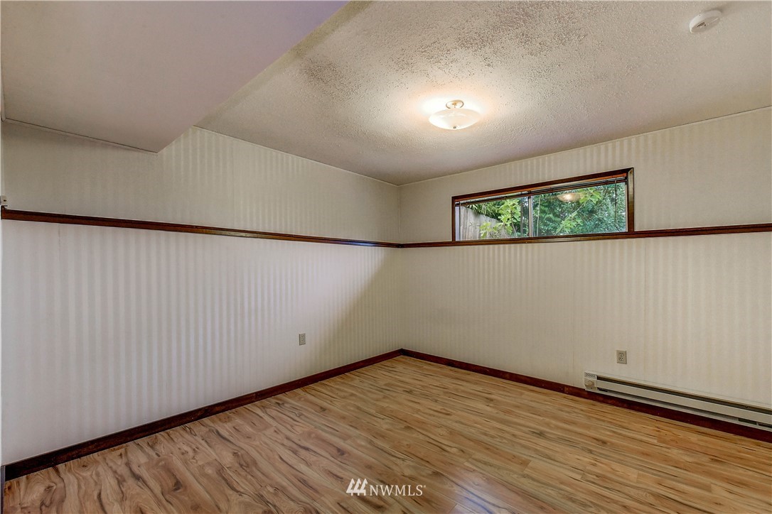 1922 Beacon Way Southeast Renton, WA 98058 - Photo 22 of 25
