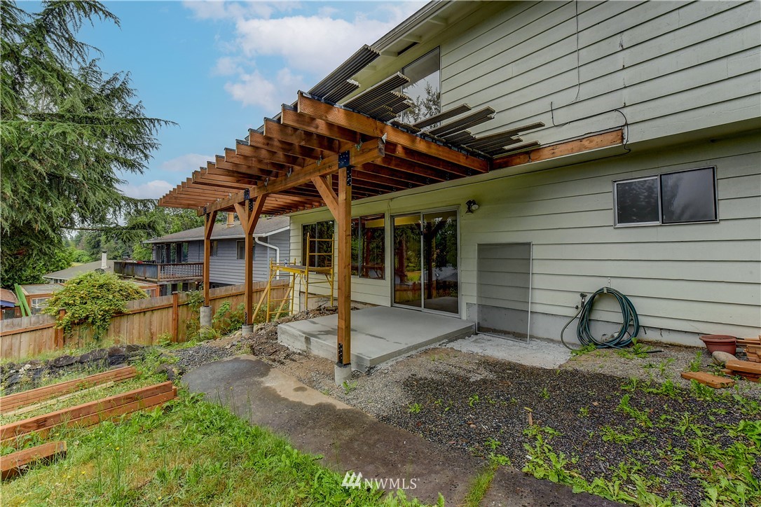 1922 Beacon Way Southeast Renton, WA 98058 - Photo 24 of 25