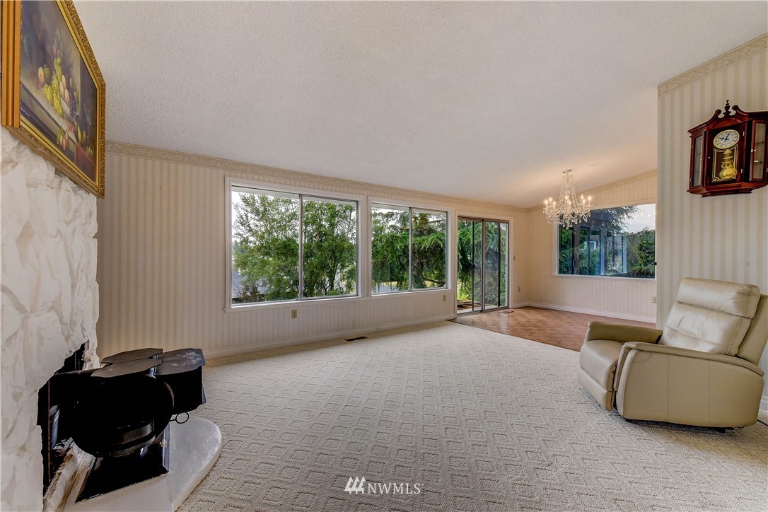 1922 Beacon Way Southeast Renton, WA 98058 - Photo 5 of 25