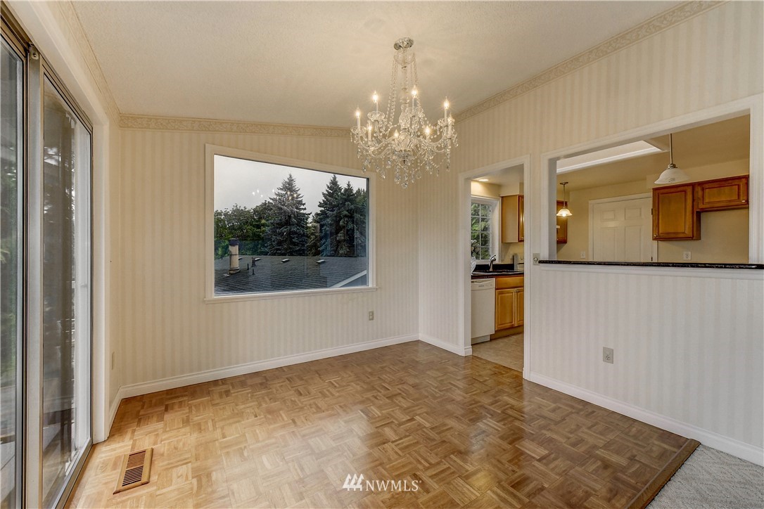1922 Beacon Way Southeast Renton, WA 98058 - Photo 6 of 25