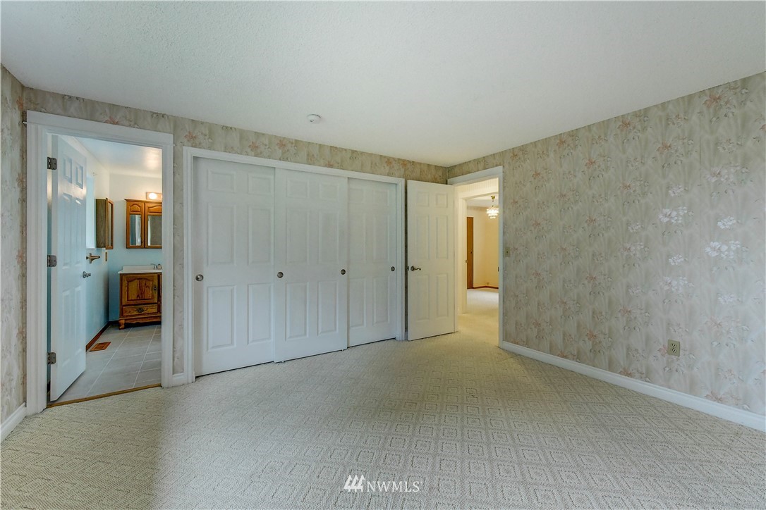1922 Beacon Way Southeast Renton, WA 98058 - Photo 10 of 25