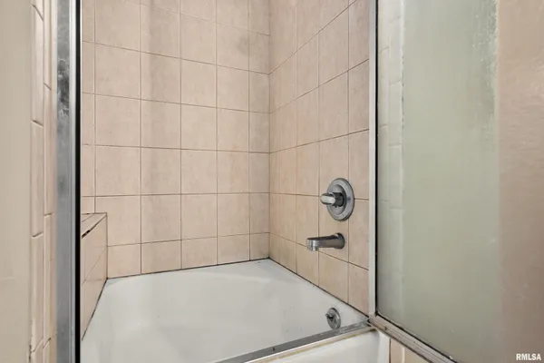 $260,500 | 200 Campanile Drive, East Peoria, IL 61611