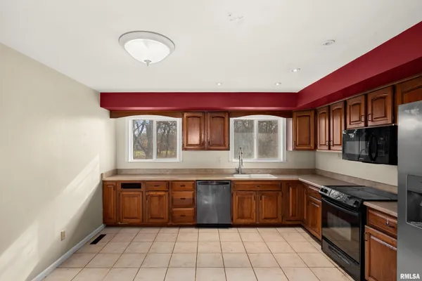 $260,500 | 200 Campanile Drive, East Peoria, IL 61611