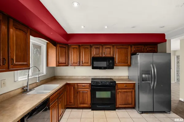 $260,500 | 200 Campanile Drive, East Peoria, IL 61611