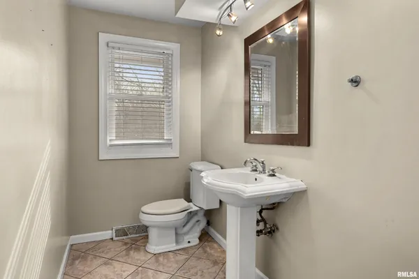 $260,500 | 200 Campanile Drive, East Peoria, IL 61611