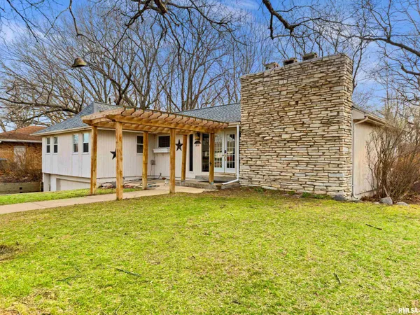 $260,500 | 200 Campanile Drive, East Peoria, IL 61611