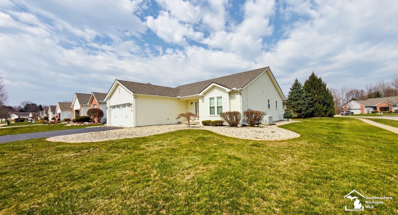 2140 Delaware Lane Temperance, MI 48182 - Photo 4 of 26