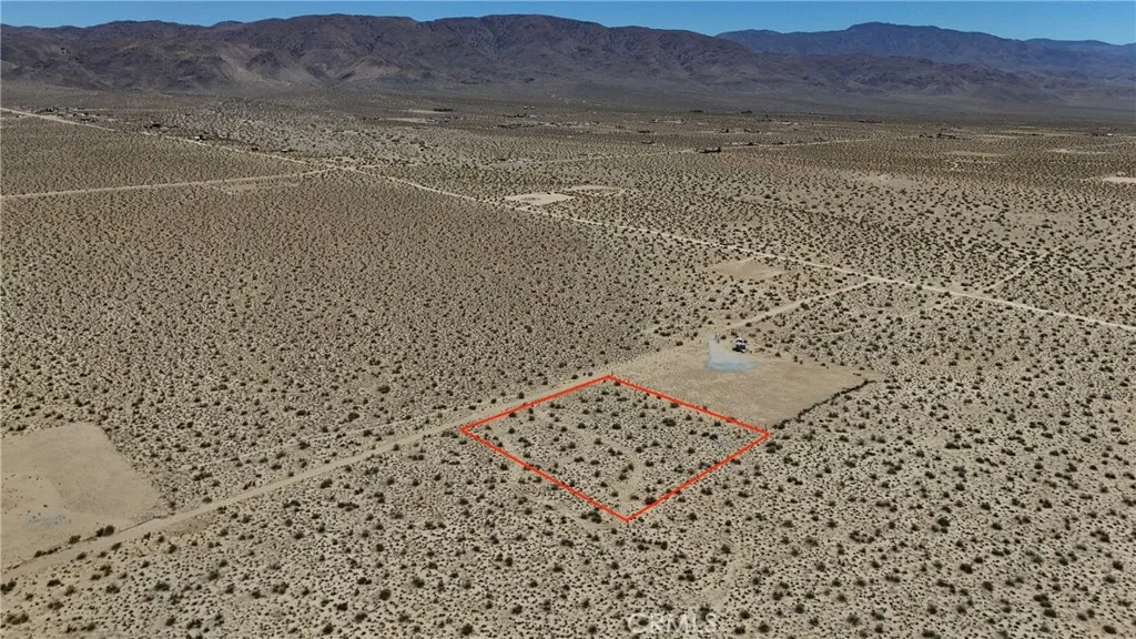 752 Firethorn Way Johnson Valley, CA 92285 - Photo 5 of 10 a view of a bathroom with a sink