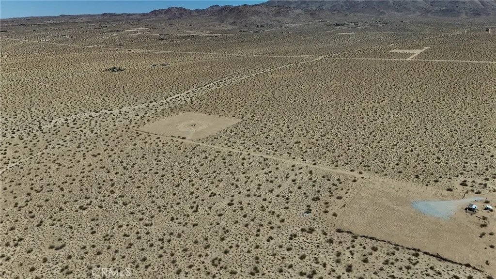 752 Firethorn Way Johnson Valley, CA 92285 - Photo 6 of 10 a bathroom with a shower