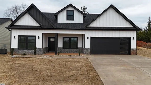 $339,900 | 273 State Rd S-42-742, Wellford, SC 29385