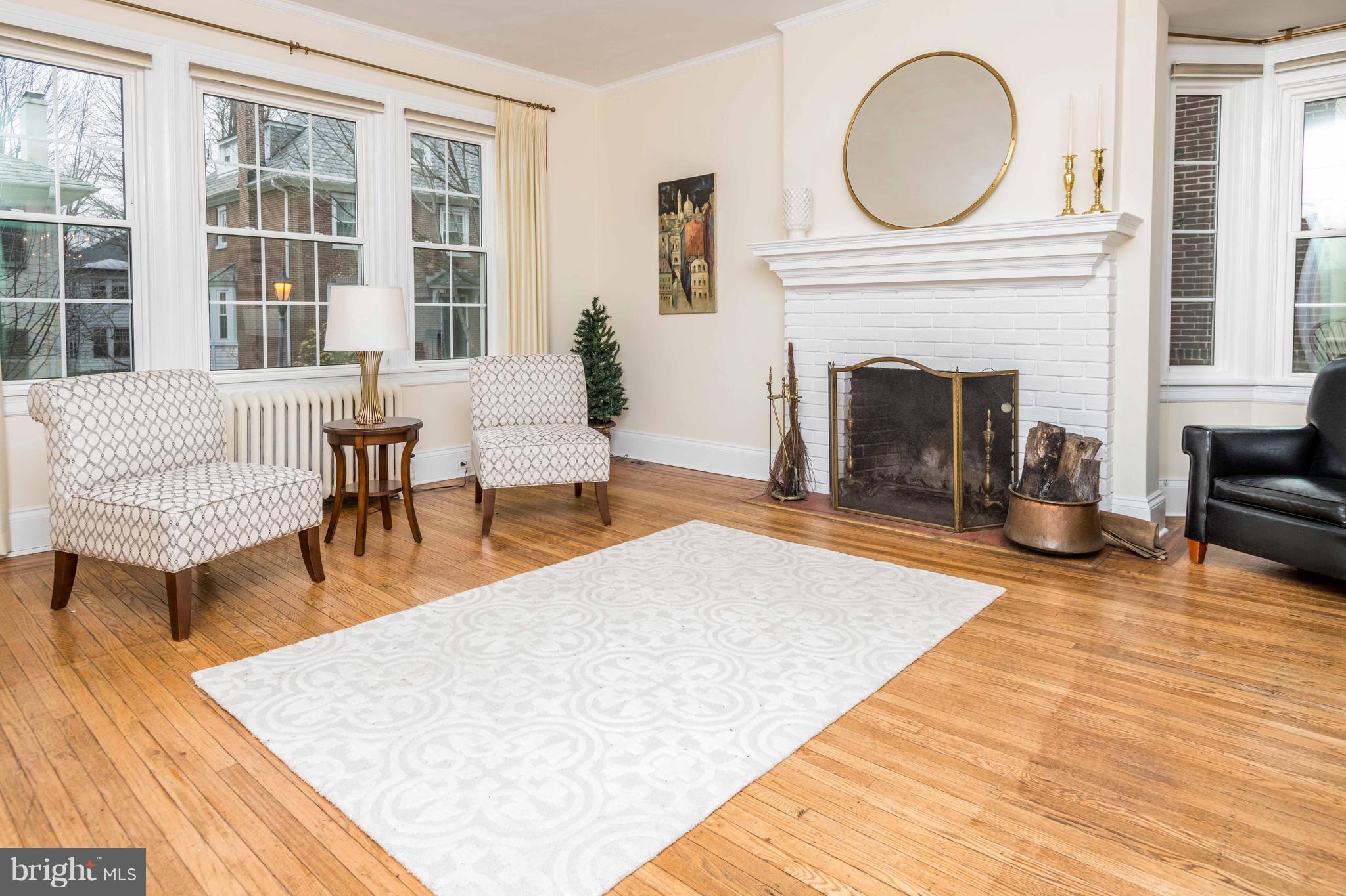 3929 Cloverhill Road Baltimore, MD 21218 - Photo 4 of 29 Living Room