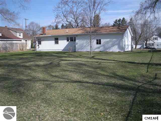 321 John R Street Clare, MI 48617 - Photo 2 of 7 1769569-1.JPG
