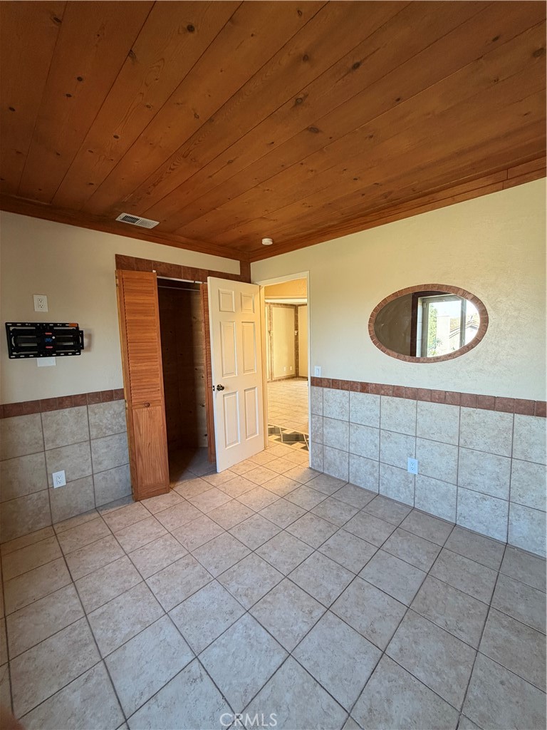 11296 Heathcliff Drive Riverside, CA 92505 - Photo 13 of 27