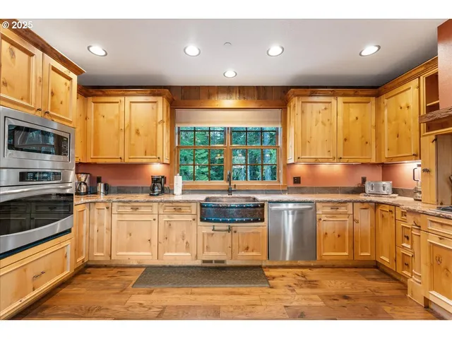 $1,995,000 | 30930 Tyrolean Lane, Government Camp, OR 97028