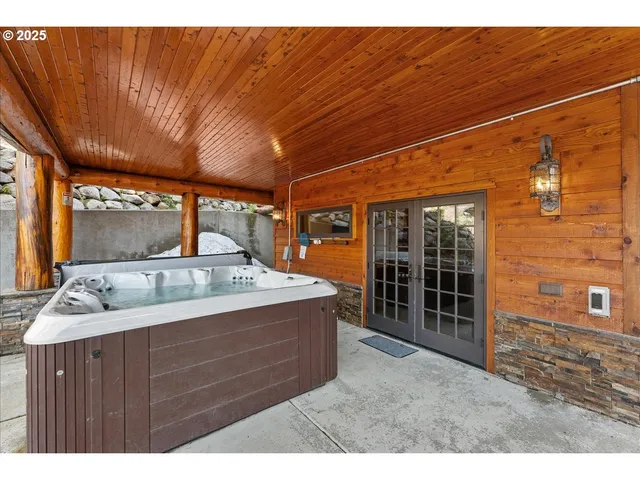 $1,995,000 | 30930 Tyrolean Lane, Government Camp, OR 97028