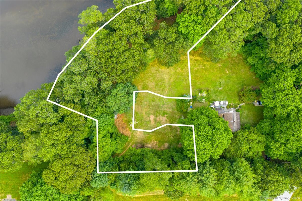 41 B River Road Essex, CT 06426 - Photo 9 of 16 a view of a tennis court