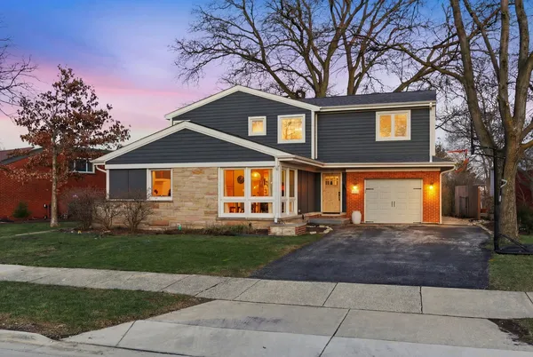 $1,050,000 | 334 Huntington Lane, Elmhurst, IL 60126