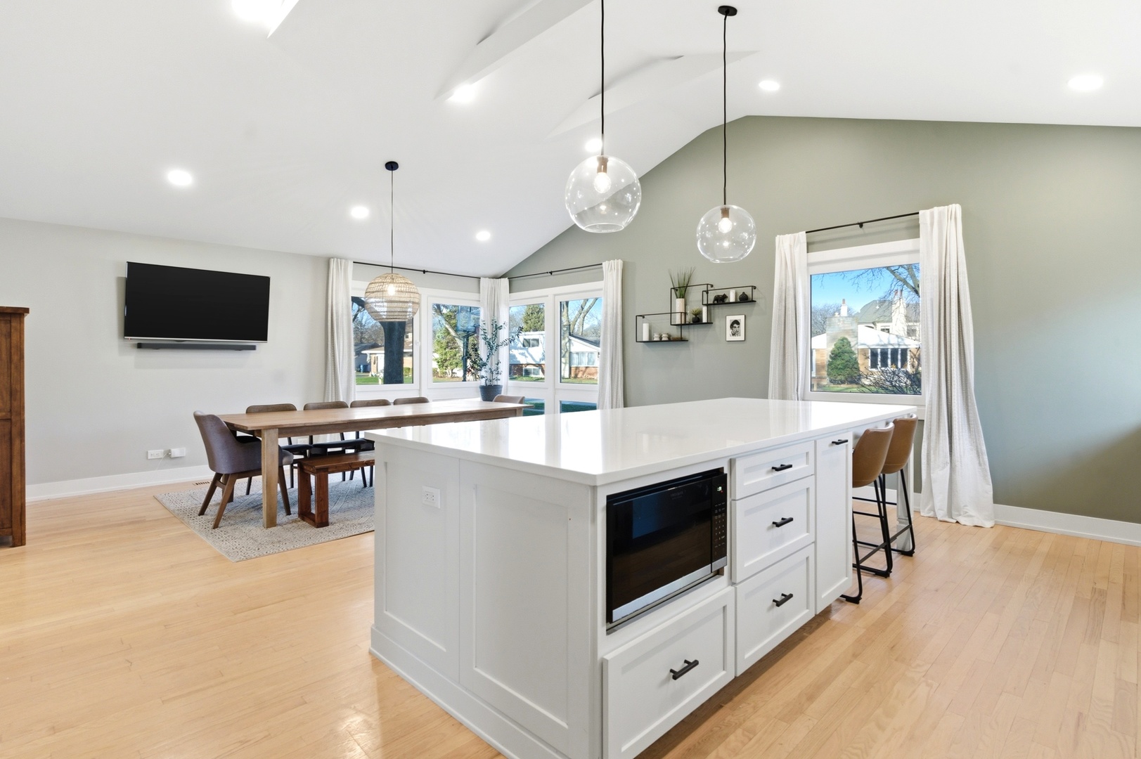 334 Huntington Lane Elmhurst, IL 60126 - Photo 4 of 32