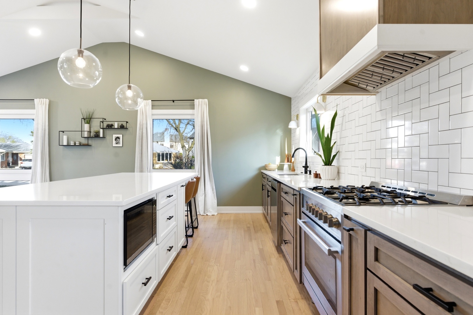 334 Huntington Lane Elmhurst, IL 60126 - Photo 5 of 32