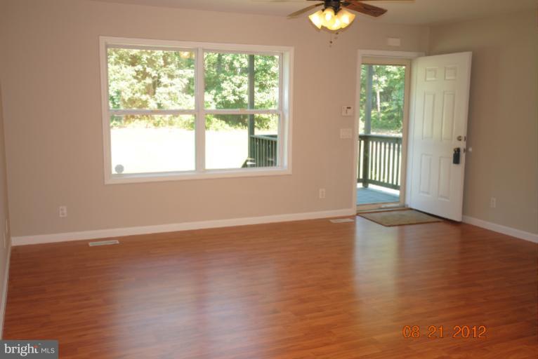 1700 South Timber Ridge Road Cross Junction, VA 22625 - Photo 9 of 30 Living Room