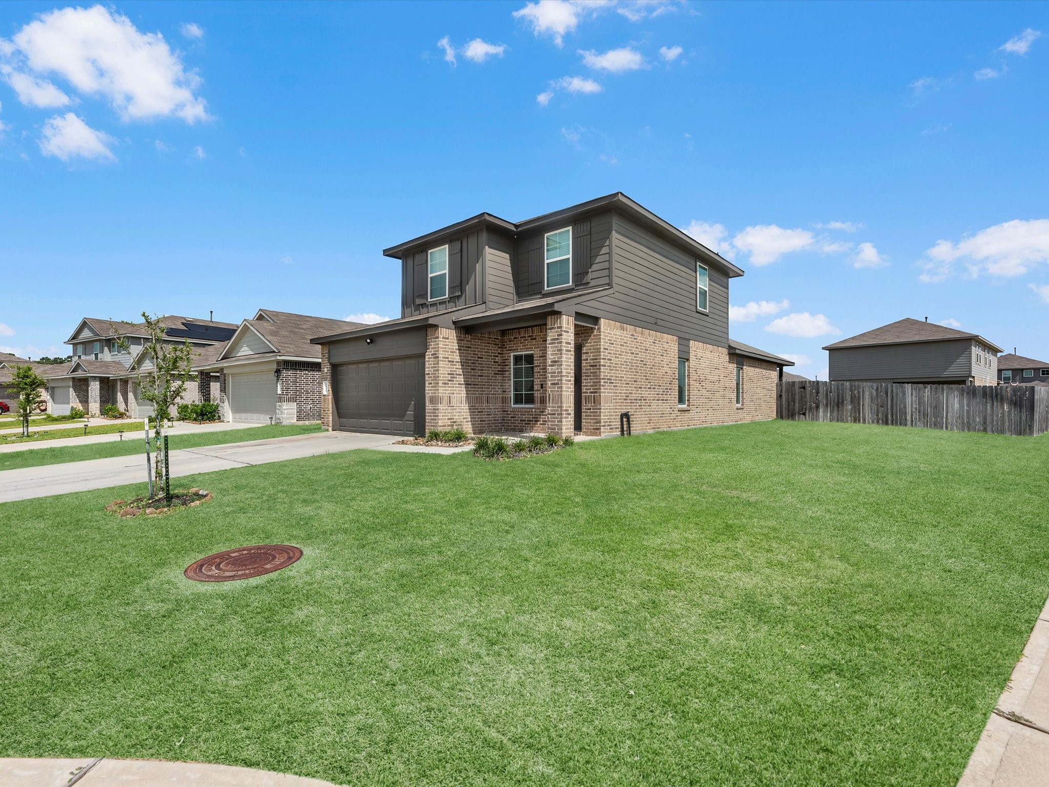 5455 Pinetree Crescent Ln Spring Spring, TX 77373 - Photo 3 of 25 Corner lot, plus a beautiful home! Let's go inside.