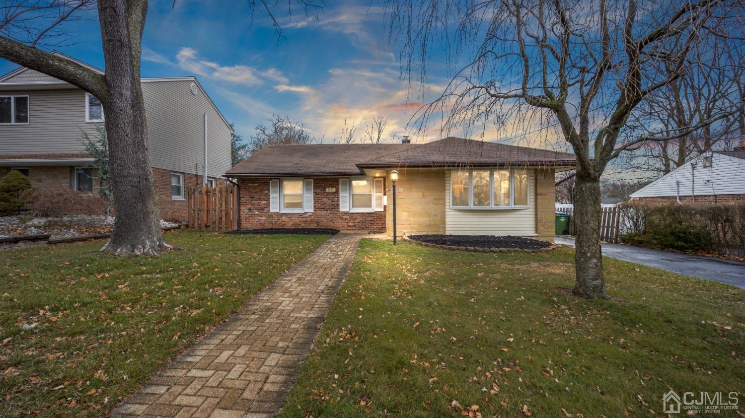 a view of a house with a yard