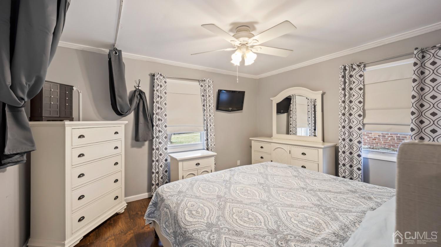 27 Melville Road Edison, NJ 08817 - Photo 3 of 14 a bedroom with a bed a flat screen tv and dresser