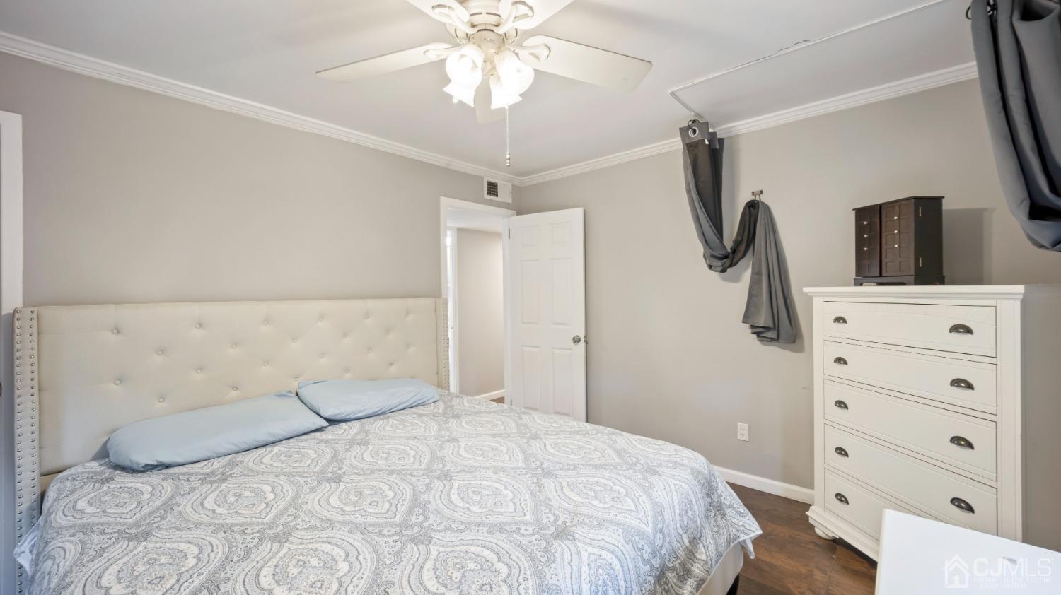 27 Melville Road Edison, NJ 08817 - Photo 4 of 14 a bedroom with a bed and a dresser