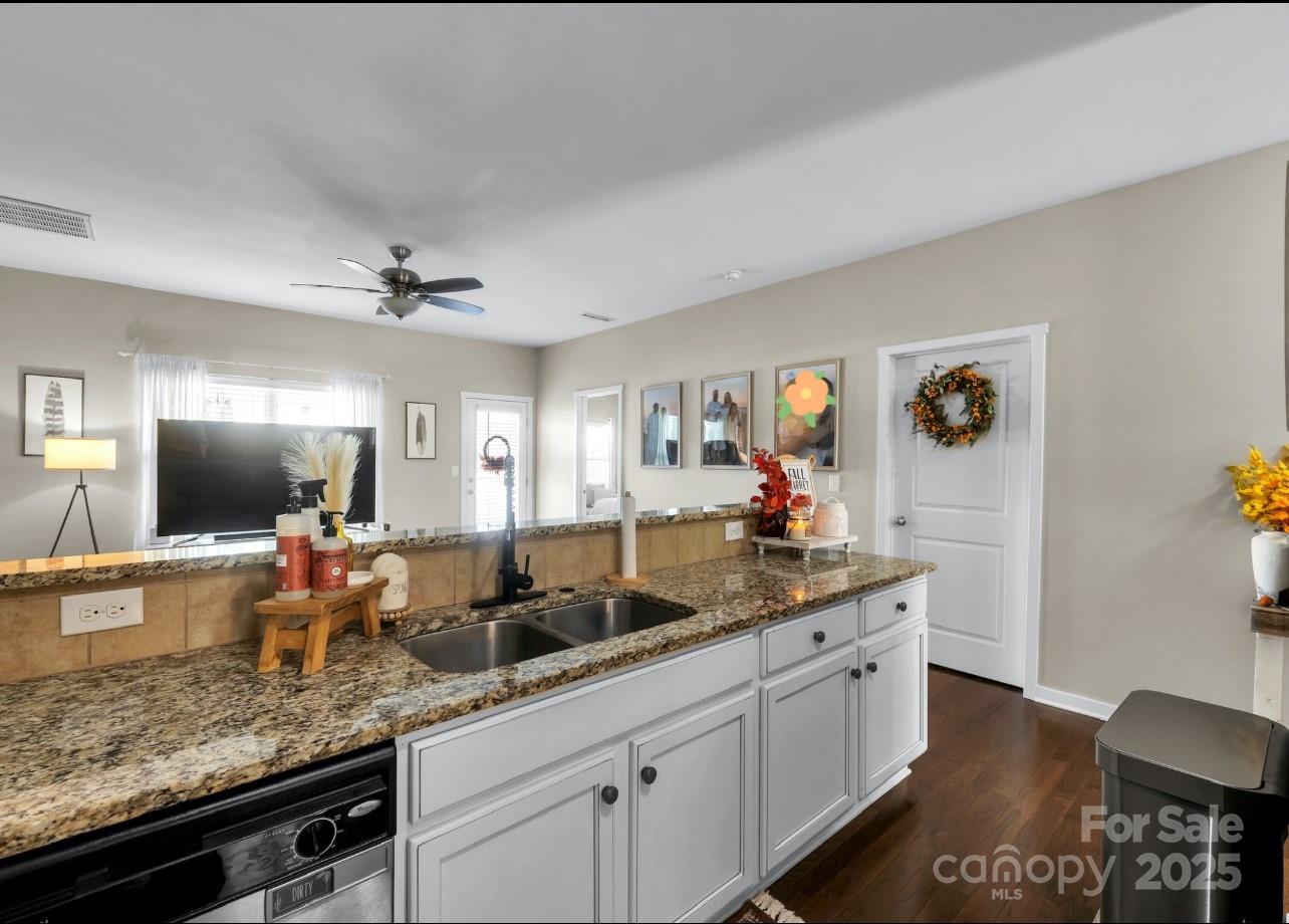 431 Battery Circle Lake Wylie, SC 29710 - Photo 11 of 33