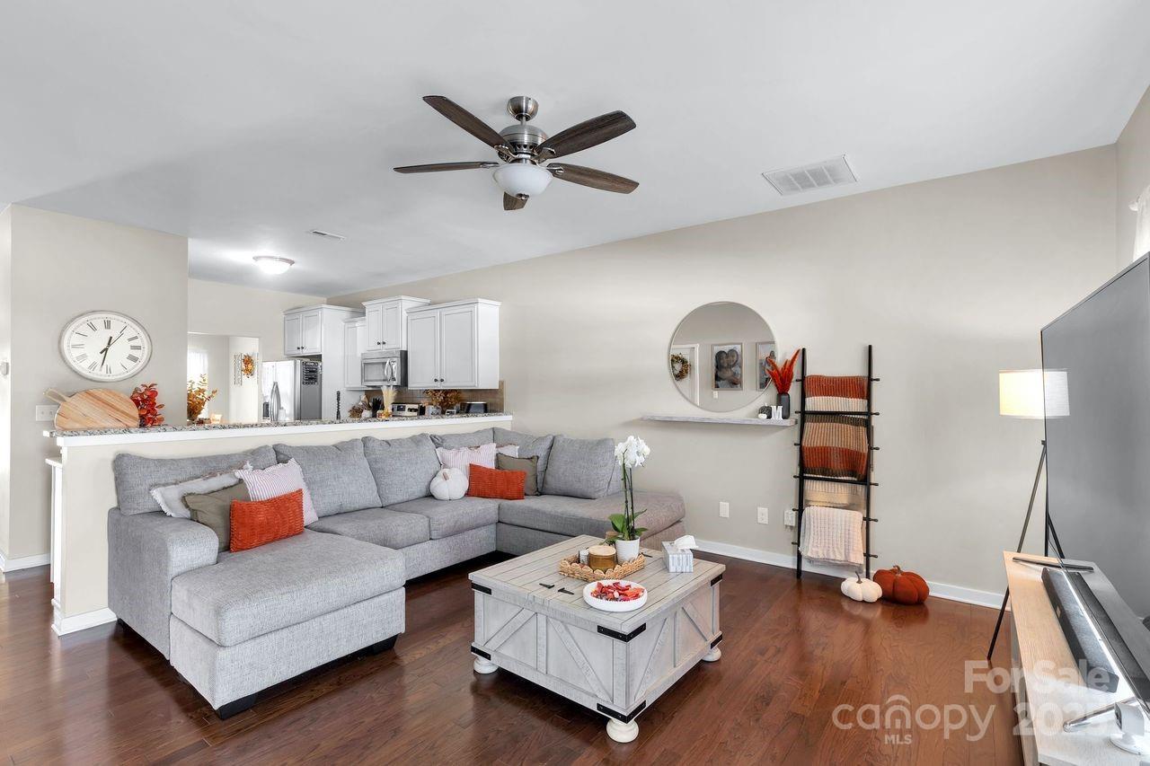 431 Battery Circle Lake Wylie, SC 29710 - Photo 12 of 33