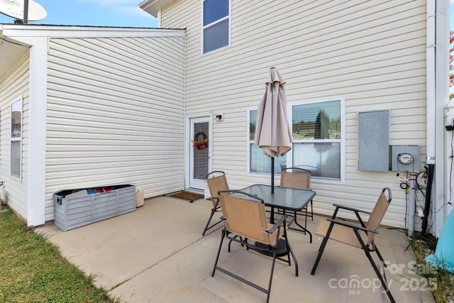 $330,000 | 431 Battery Circle, Lake Wylie, SC 29710