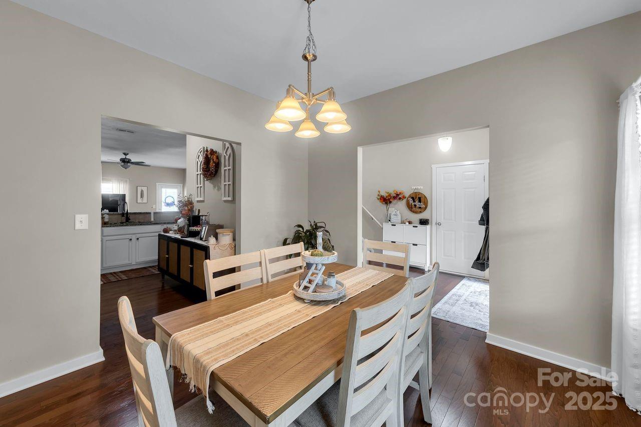 431 Battery Circle Lake Wylie, SC 29710 - Photo 5 of 33