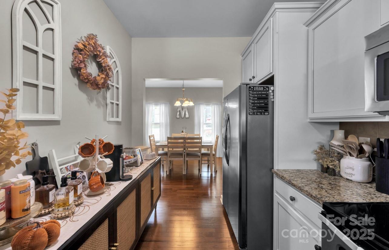 431 Battery Circle Lake Wylie, SC 29710 - Photo 7 of 33