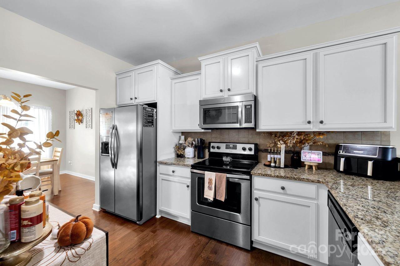 431 Battery Circle Lake Wylie, SC 29710 - Photo 9 of 33