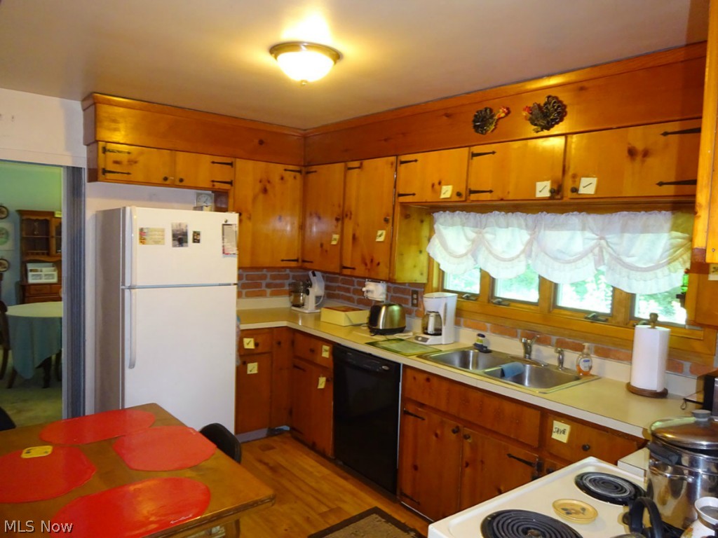 10487 Johnnycake Ridge Road Painesville, OH 44077 - Photo 5 of 9