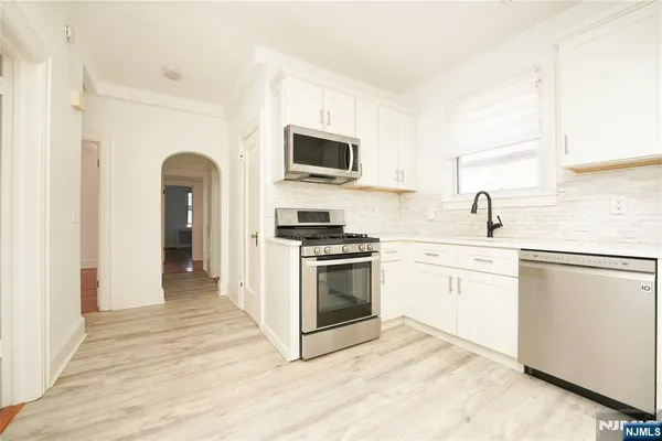 $2,900 | 804 Fairview Lane, Unit 2, Fort Lee, NJ 07024