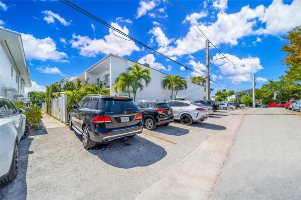 $3,950 | 7412 Gary Avenue, Unit 7412, Miami Beach, FL 33141
