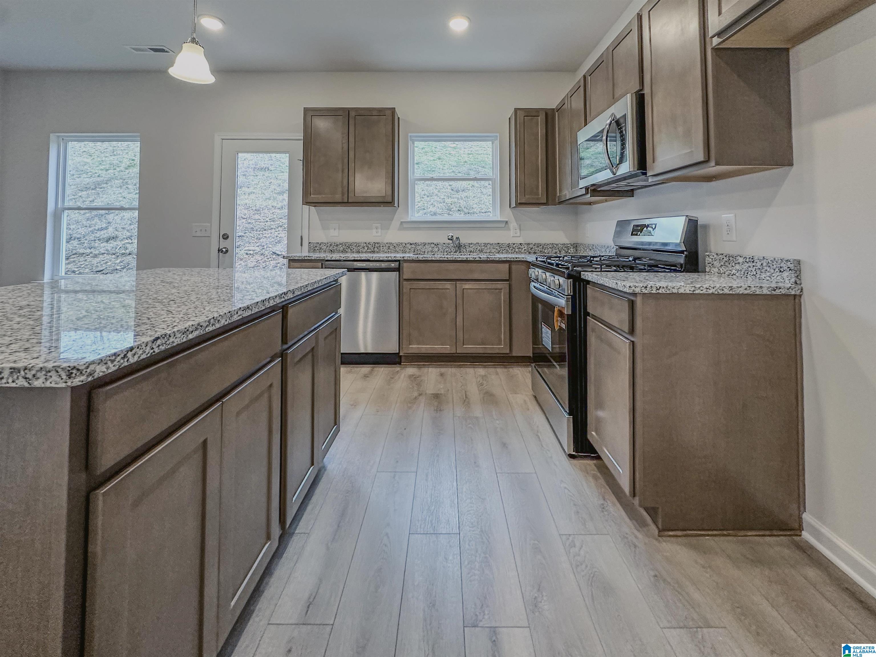 2037 Vly Run Leeds, AL 35094 - Photo 8 of 28
