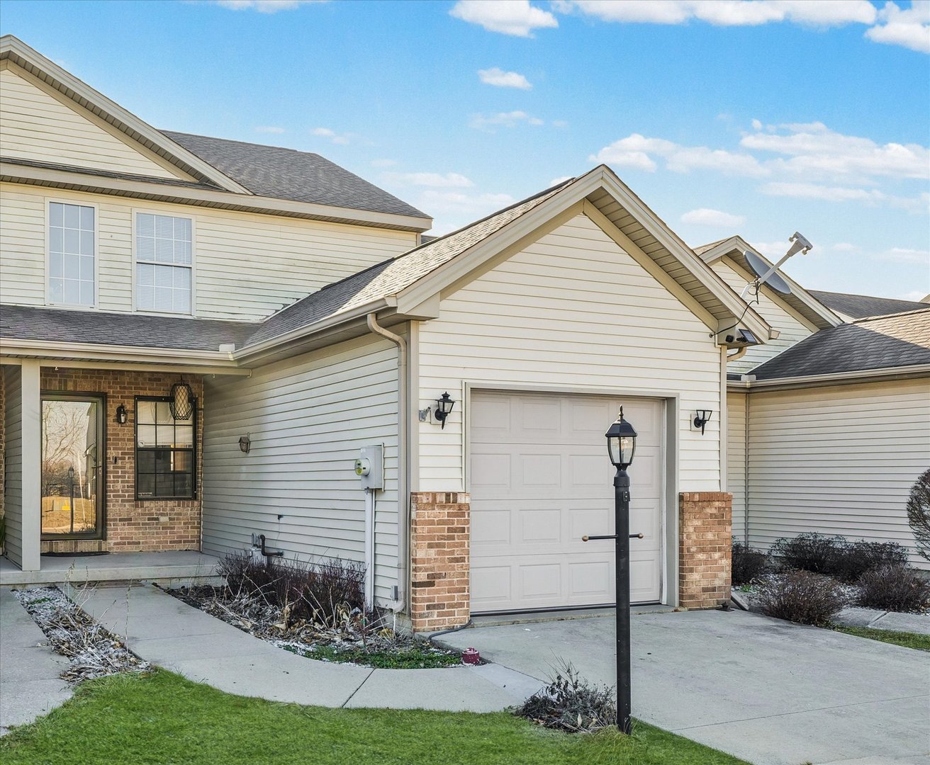 3725 Boulder Ridge Drive, Unit E Champaign, IL 61822 - Photo 2 of 30 a front view of a house with garden
