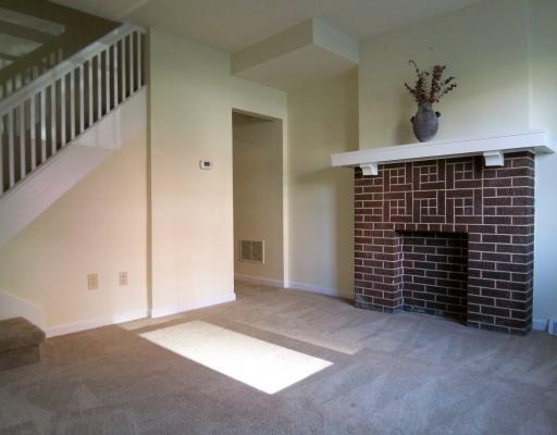 125 Chesterfield Road Pittsburgh, PA 15213 - Photo 3 of 13 Living Room.