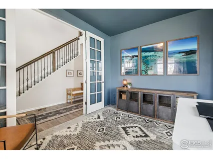 a black and white photo of a living room