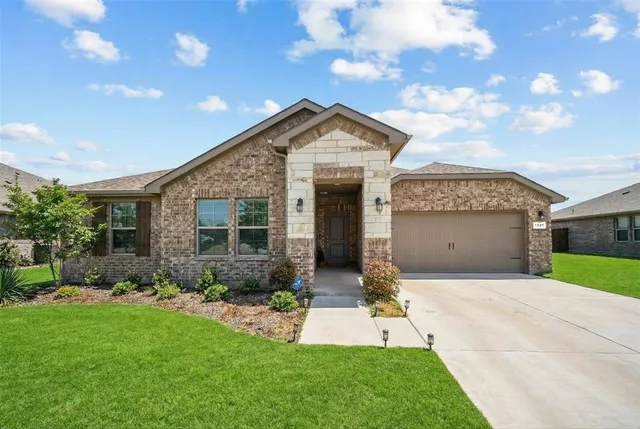 $2,700 | 1321 Greenfield Drive, Cedar Hill, TX 75104