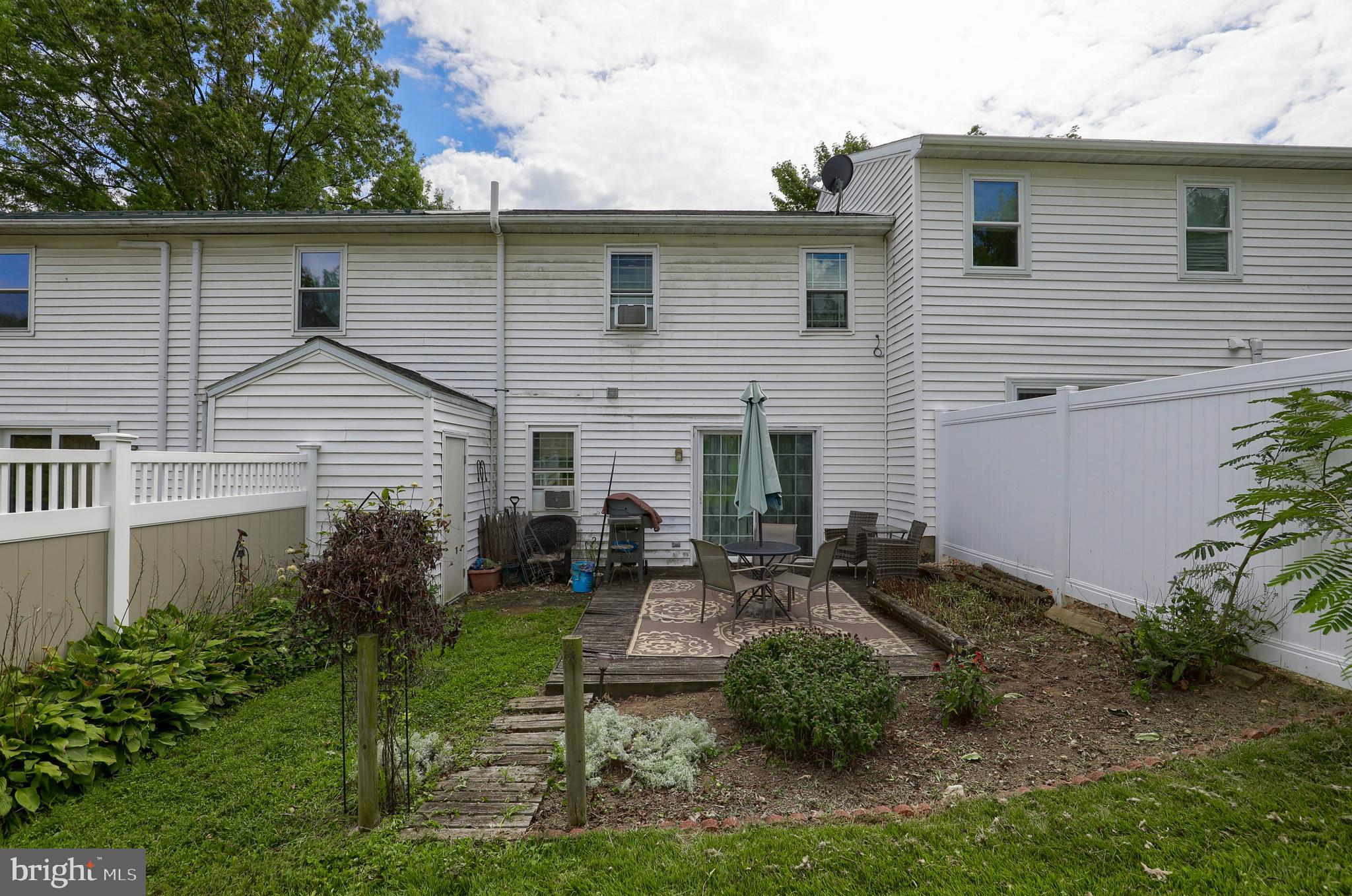 465 Crosswinds Drive Lititz, PA 17543 - Photo 28 of 30 a backyard of a house with seating space